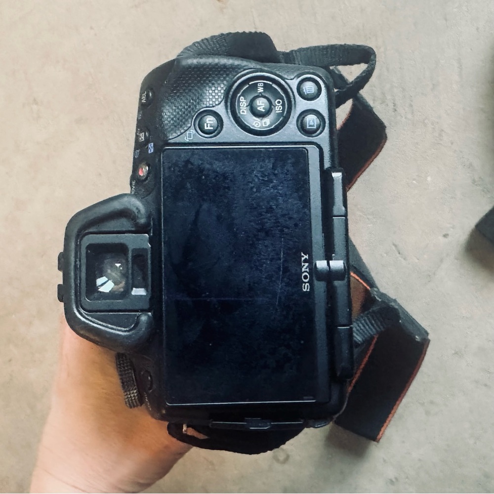 Sony Black DSLR Camera Model SLT A33 w/ large aperture lens, Battery/Charger - Picture 5 of 13